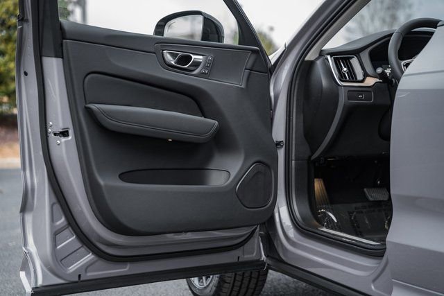 New 2026 Volvo XC60 B5 Plus w/ Protection Package Premier image 38