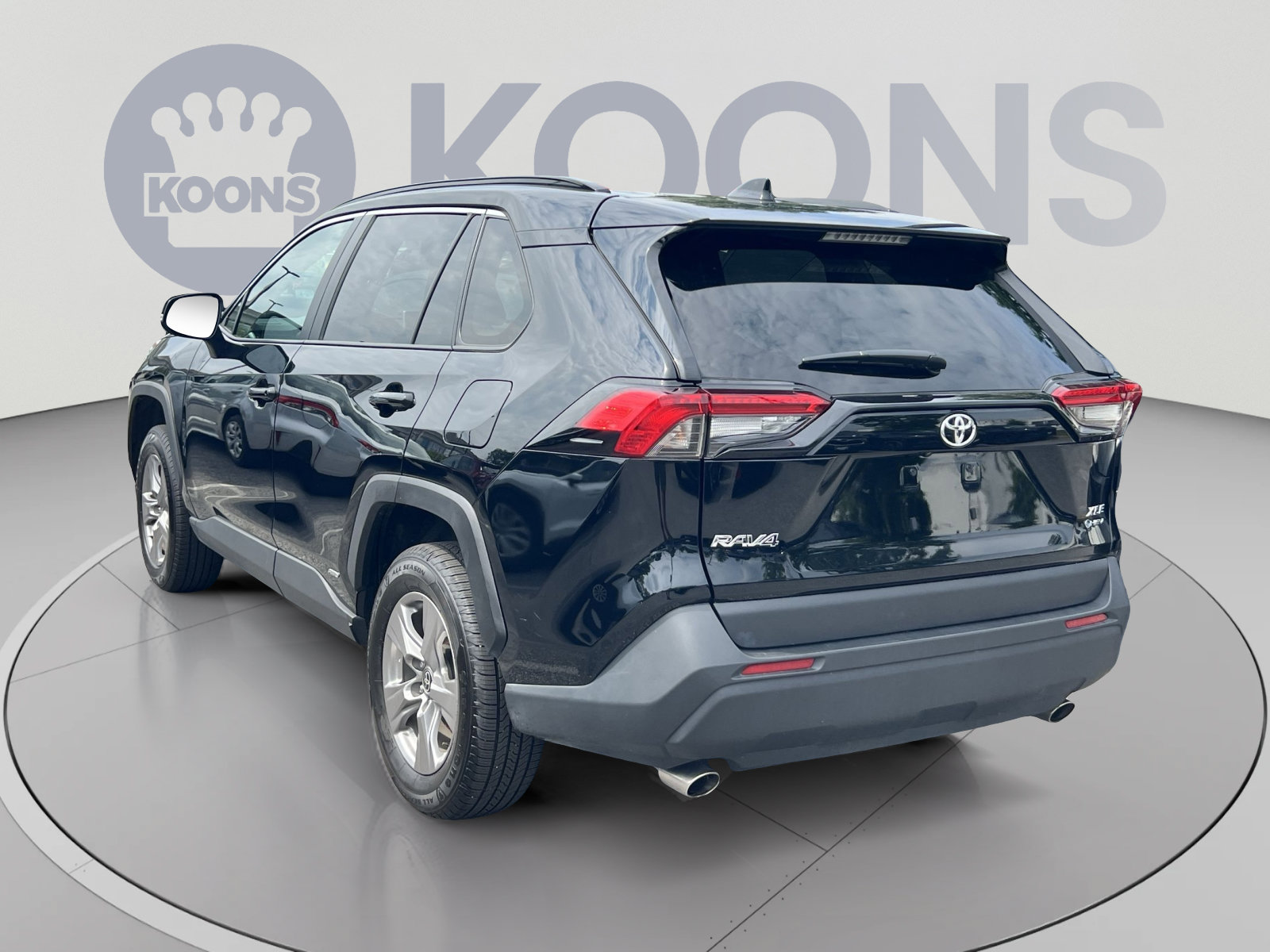Used 2025 Toyota RAV4 XLE AWD/4WD image 4