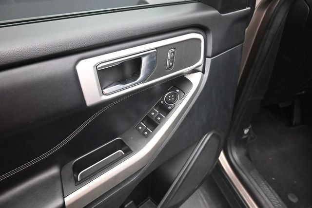 Used 2021 Ford Explorer XLT w/ Equipment Group 202A AWD/4WD image 12