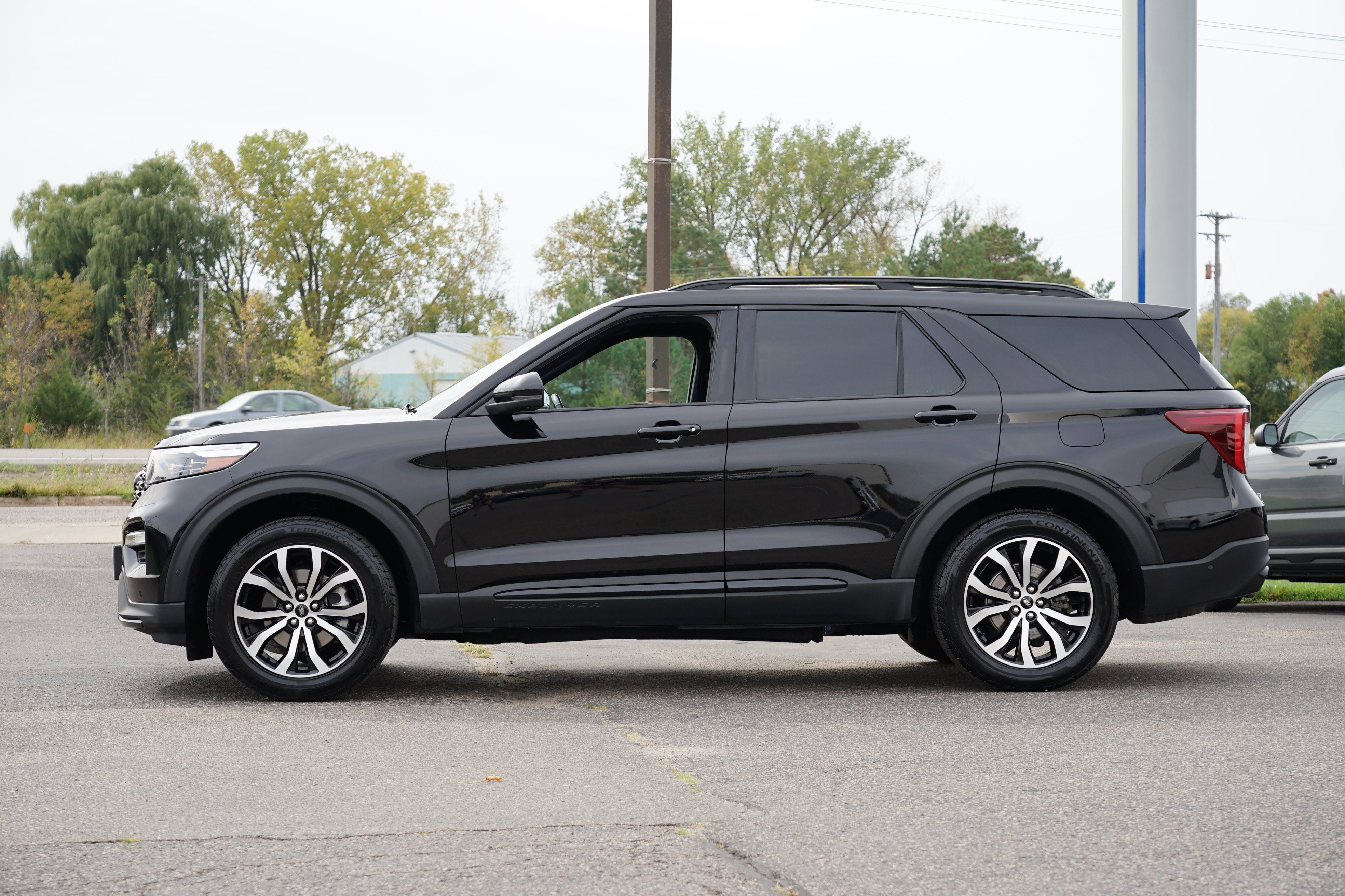 Used 2021 Ford Explorer ST w/ Equipment Group 401A image 7