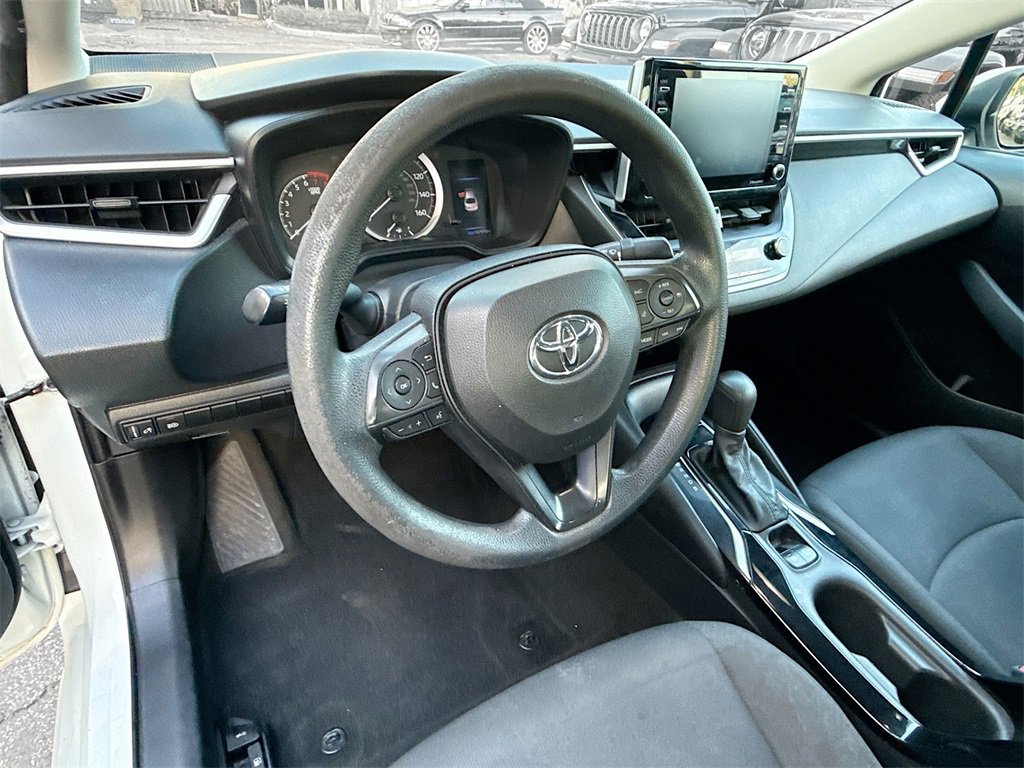 Used 2021 Toyota Corolla LE image 12