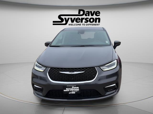 Used 2023 Chrysler Pacifica Touring-L FWD image 2