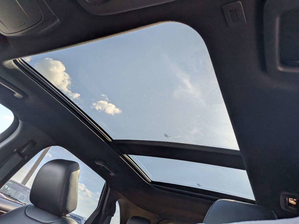 Used 2022 Ford Edge ST-Line image 21