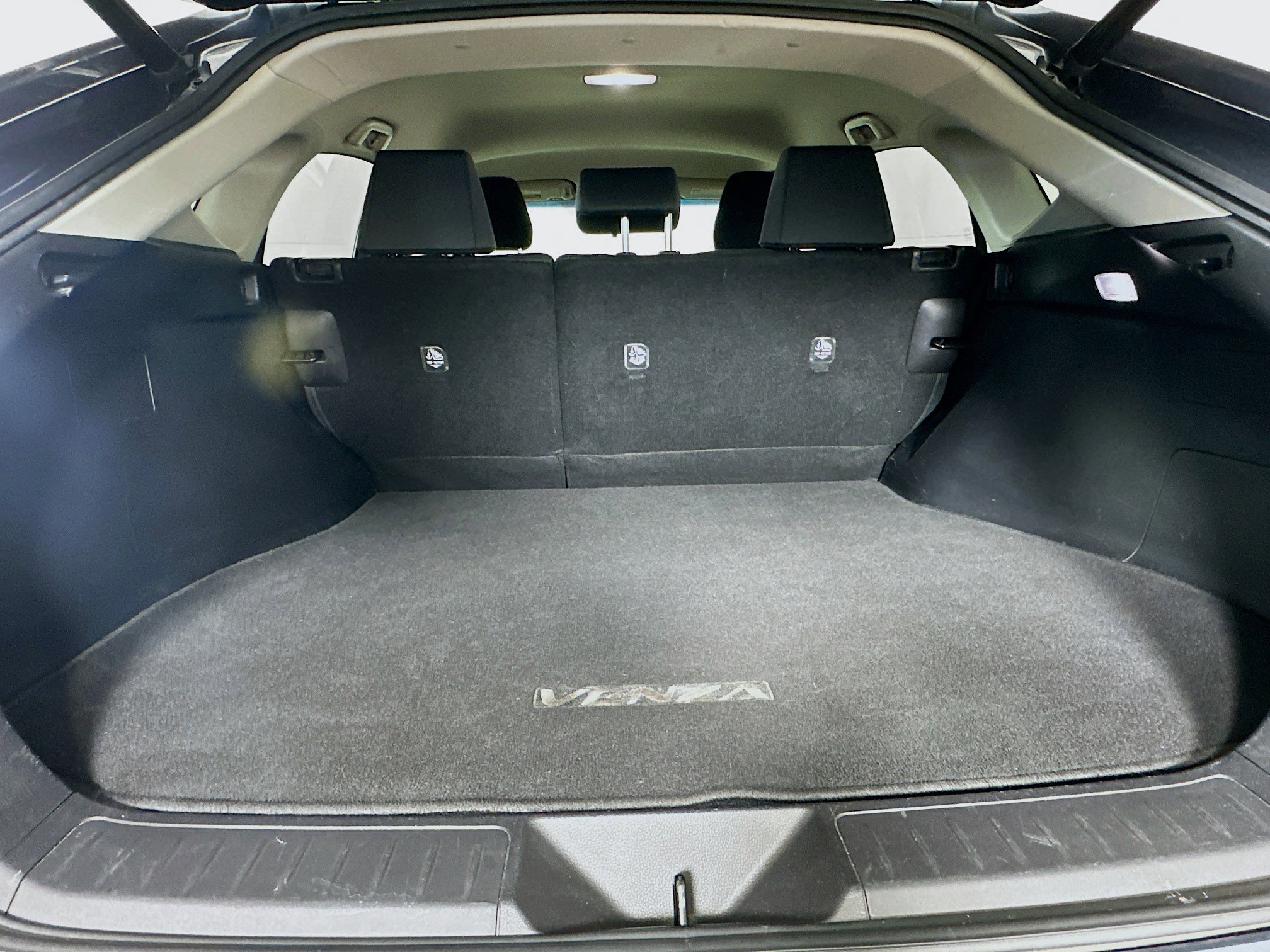 Used 2021 Toyota Venza LE w/ Carpet Mat Package (TMS) AWD/4WD image 29