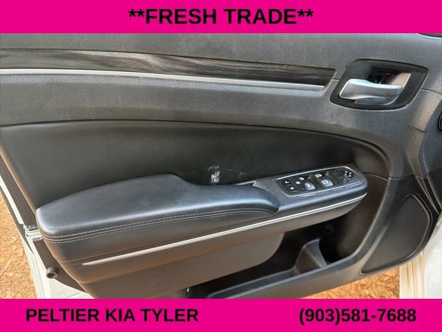 Used 2019 Chrysler 300 Touring w/ Sport Appearance Package image 15