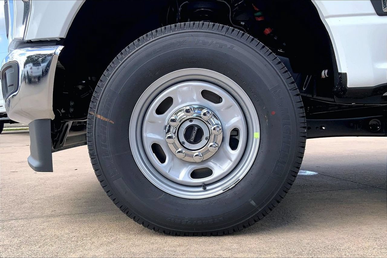 New 2026 Ford F250 XL w/ FX4 Off-Road Package AWD/4WD image 14