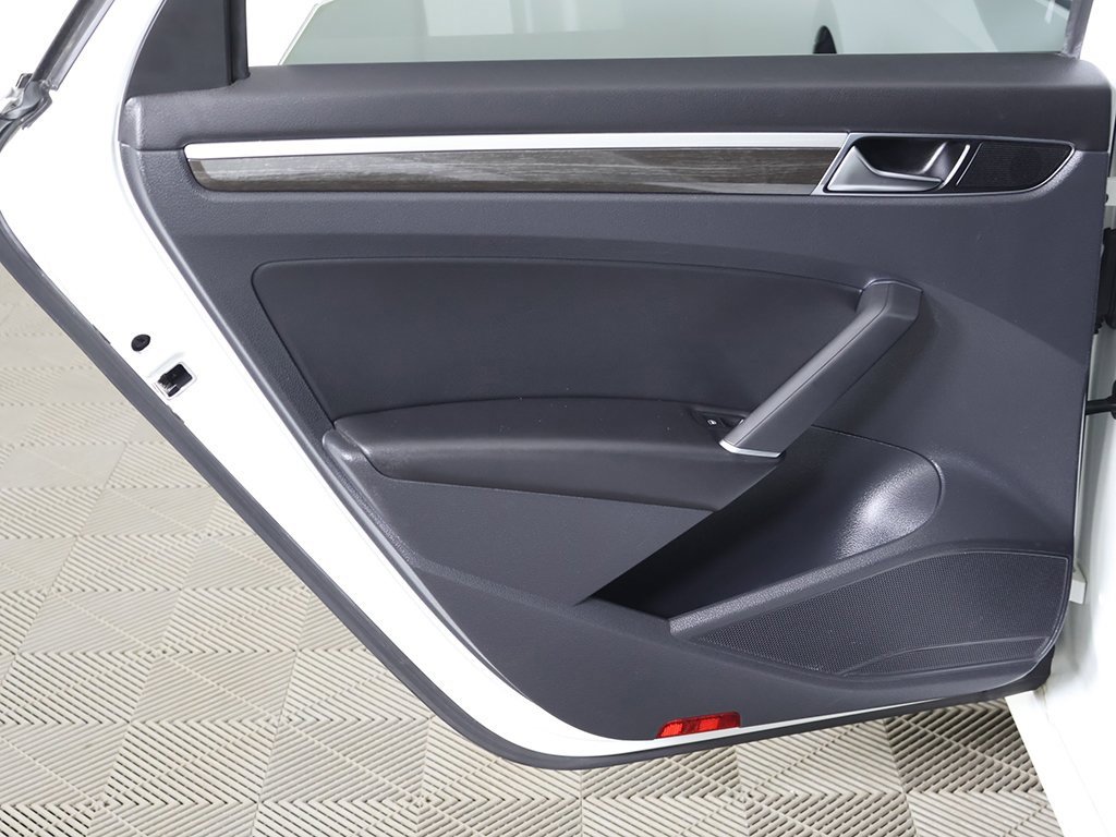 Used 2018 Volkswagen Passat 2.0T SE image 25