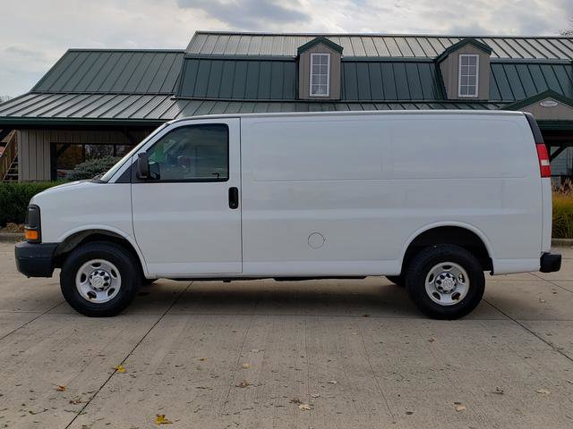 Used 2015 Chevrolet Express 2500 image 2