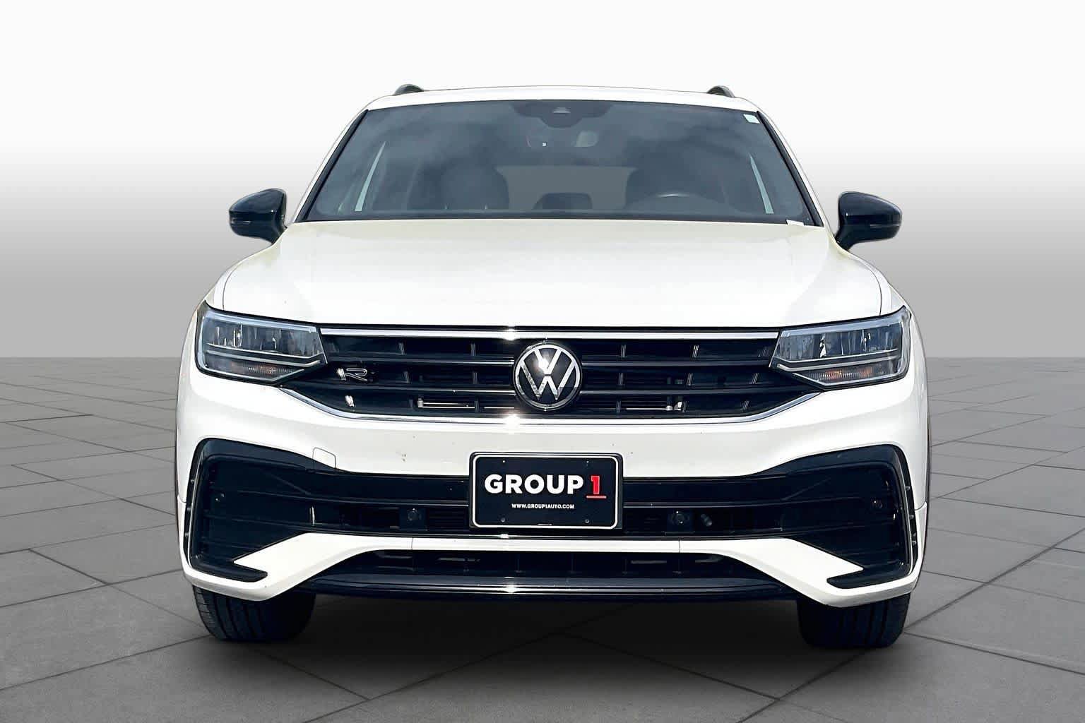 Used 2022 Volkswagen Tiguan SE R-Line AWD/4WD image 3