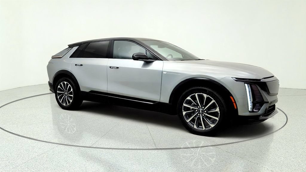 Used 2026 Cadillac Lyriq Sport AWD/4WD image 3