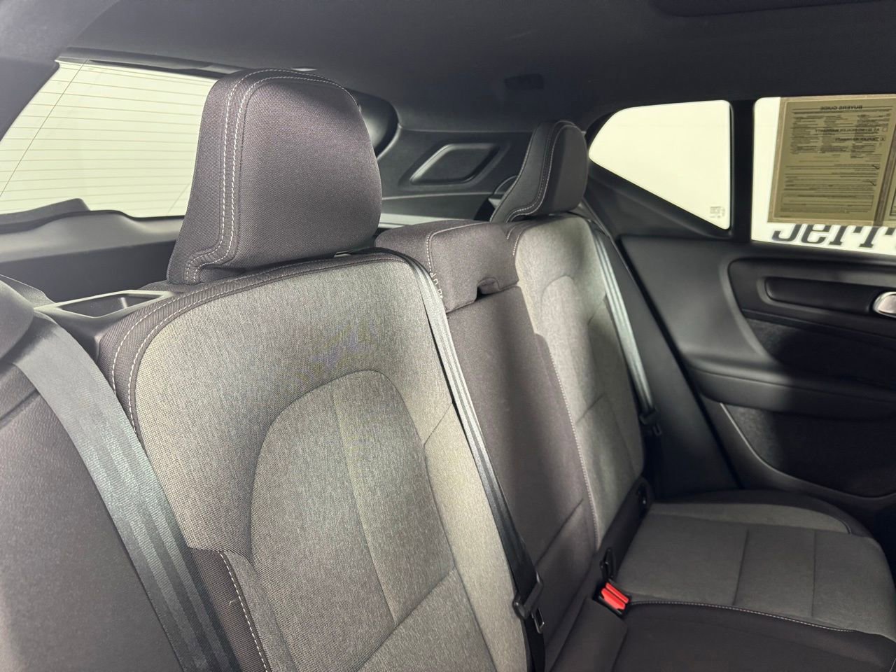 Used 2024 Volvo XC40 B5 Core image 30