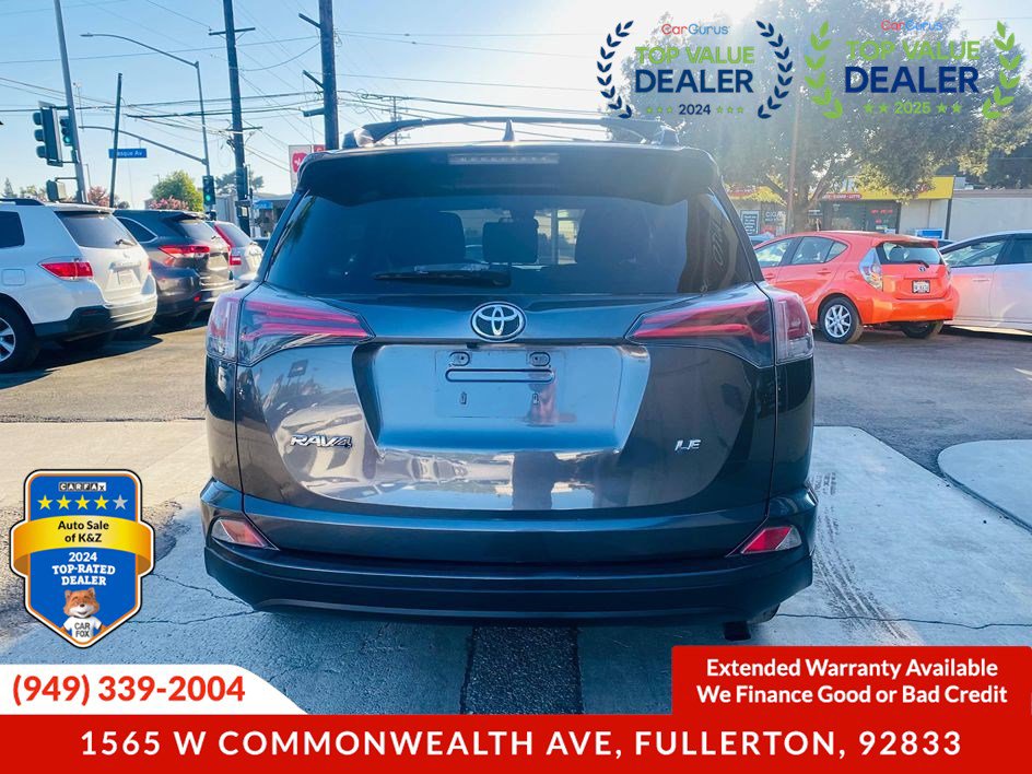 Used 2018 Toyota RAV4 LE w/ Carpet Mat Package image 10