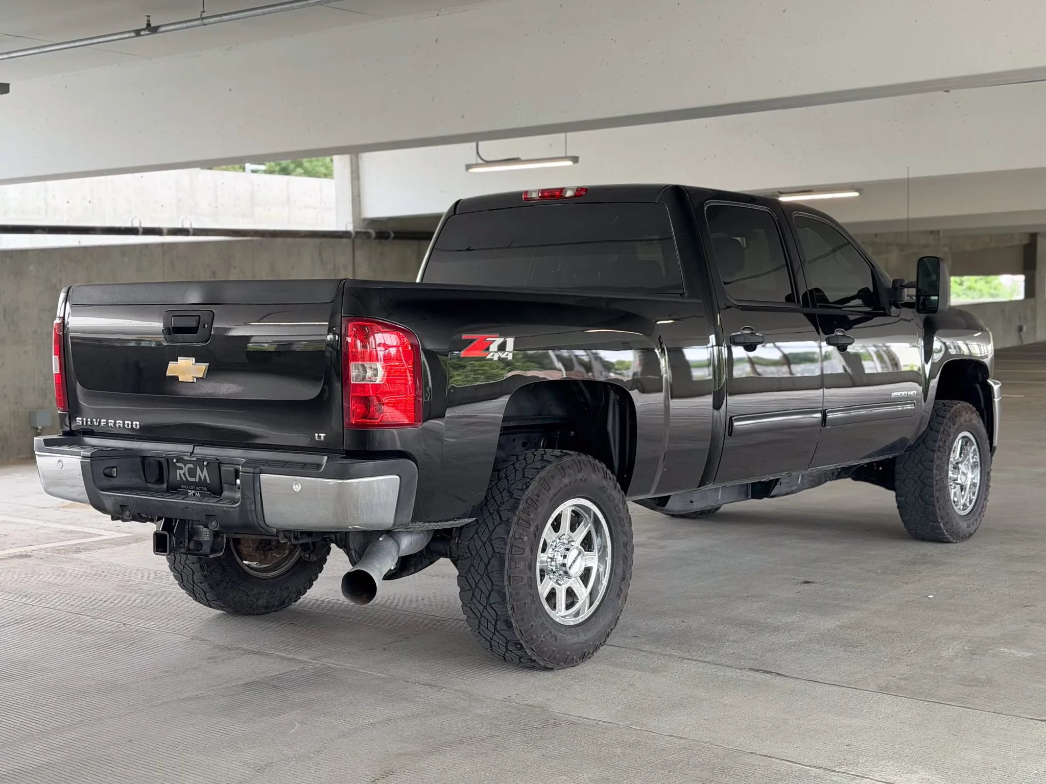 Used 2011 Chevrolet Silverado 2500 LT w/ Interior Plus Package AWD/4WD image 4