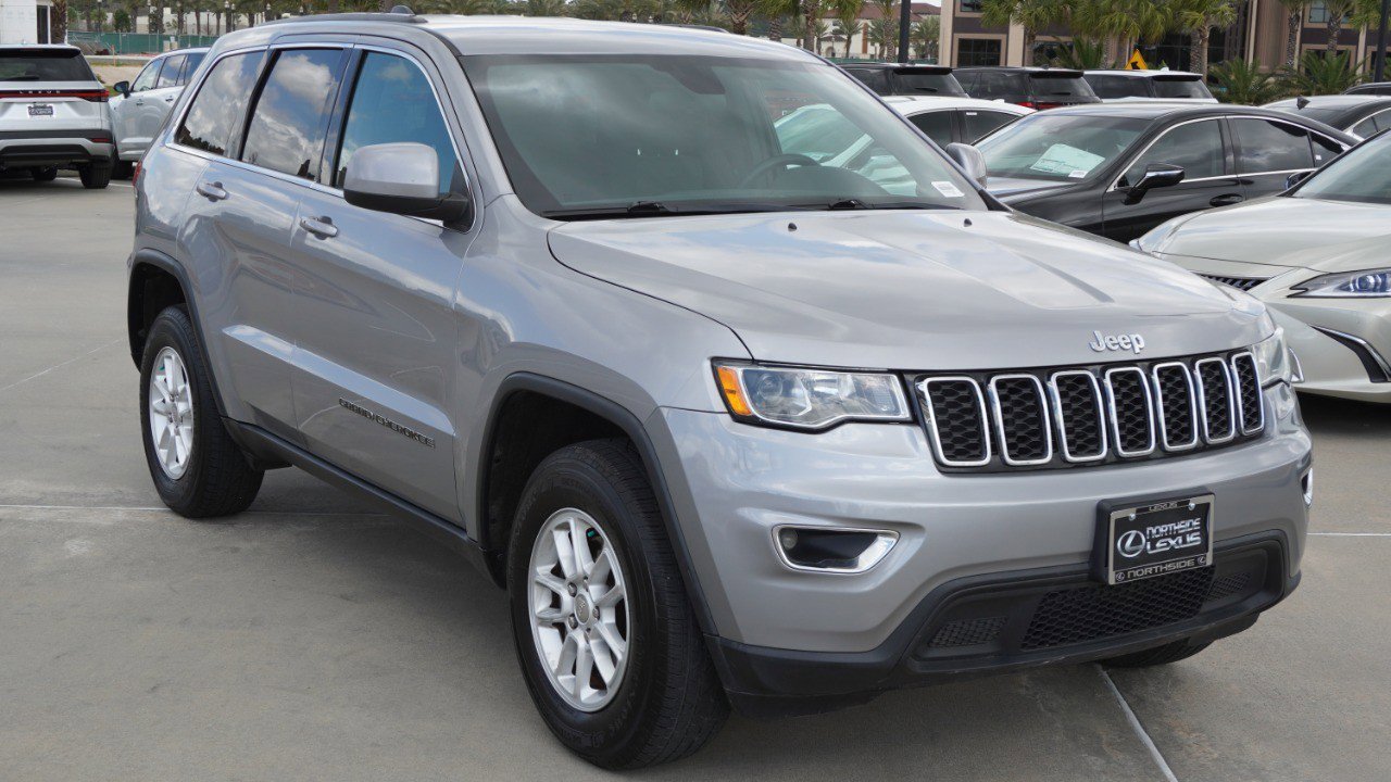 Used 2018 Jeep Grand Cherokee Laredo image 3