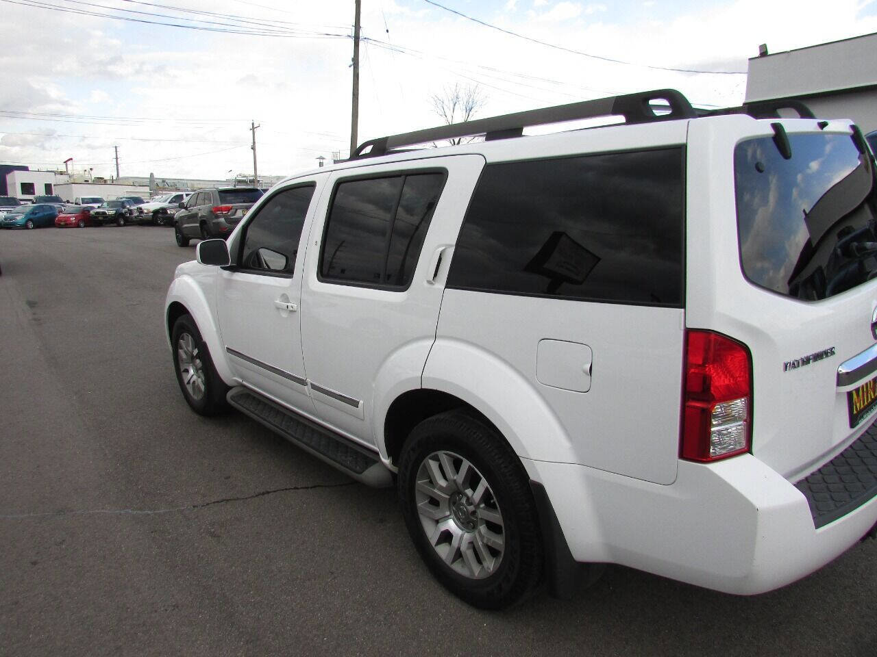 Used 2010 Nissan Pathfinder LE image 37