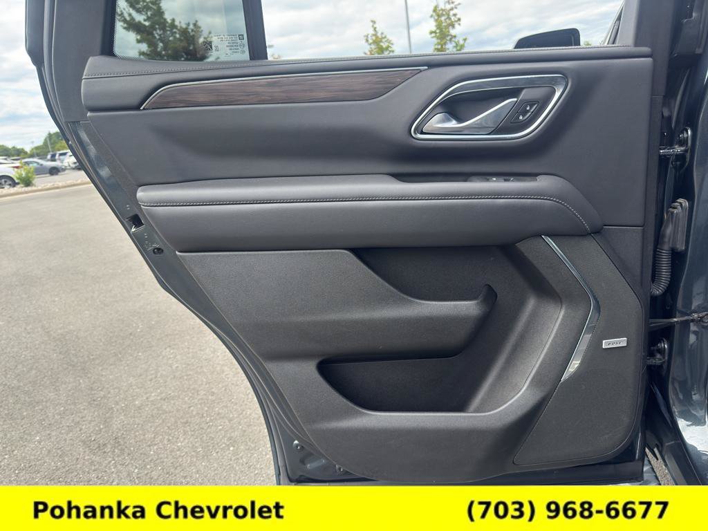 Certified 2022 Chevrolet Tahoe Z71 w/ Luxury Package AWD/4WD image 23