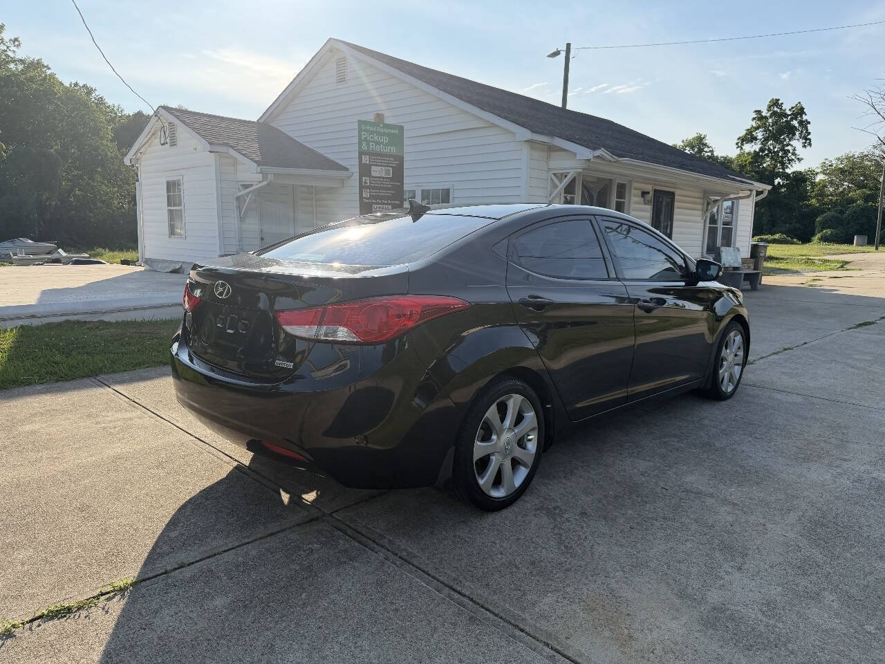 Used 2013 Hyundai Elantra Limited w/ Technology Pkg FWD image 7