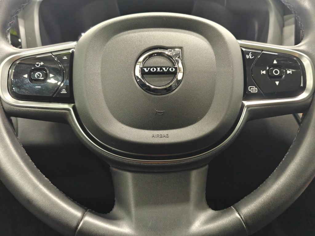 Used 2023 Volvo XC60 B5 Plus image 5