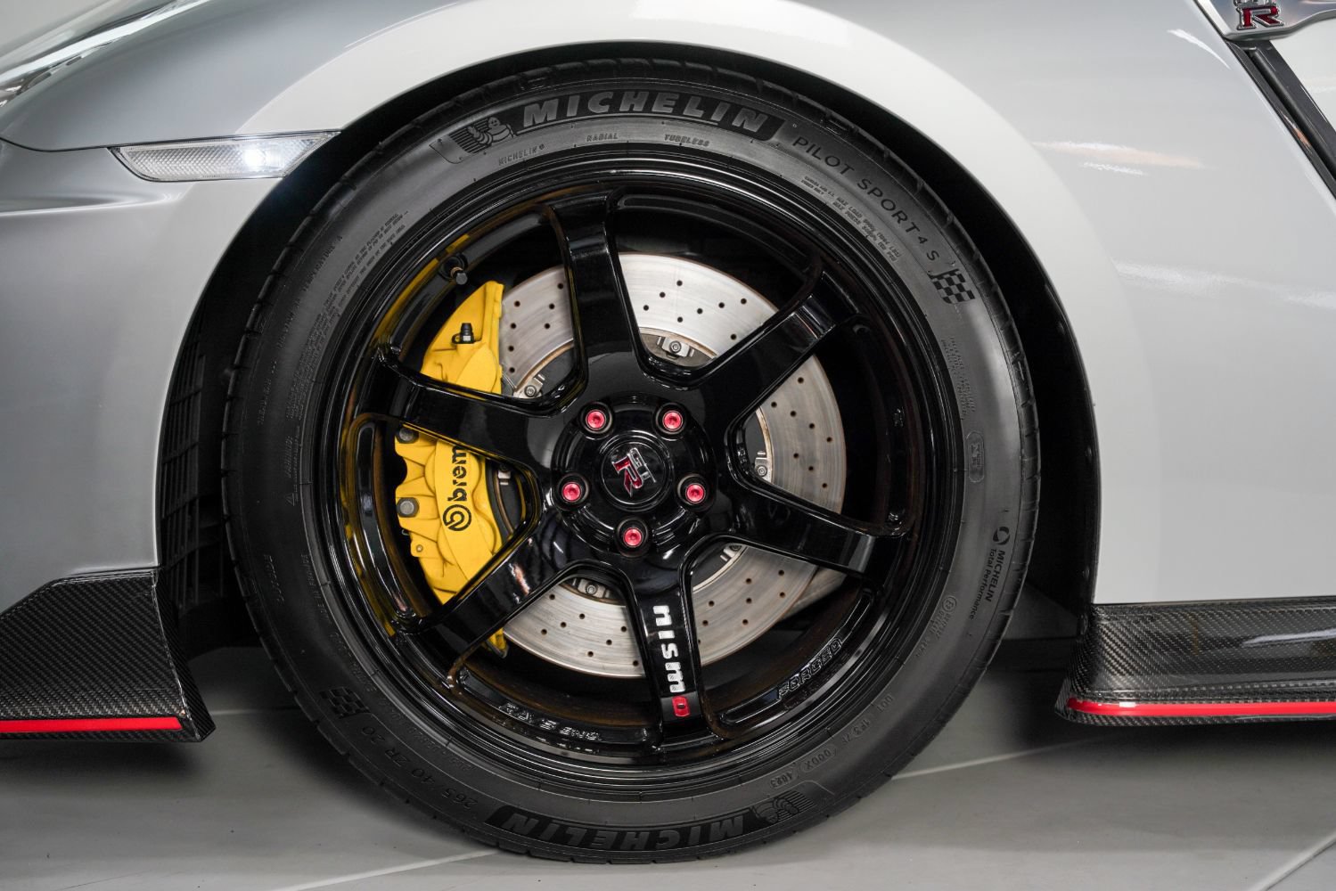 Used 2018 Nissan GT-R NISMO AWD/4WD image 17
