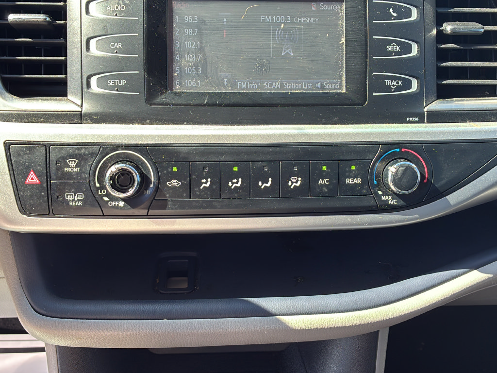 Used 2017 Toyota Highlander LE FWD image 23