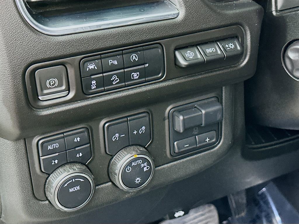 Used 2024 Chevrolet Tahoe Premier AWD/4WD image 17
