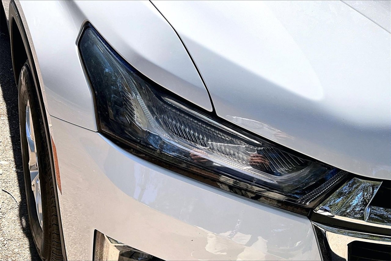 Used 2023 Chevrolet Traverse LS image 29