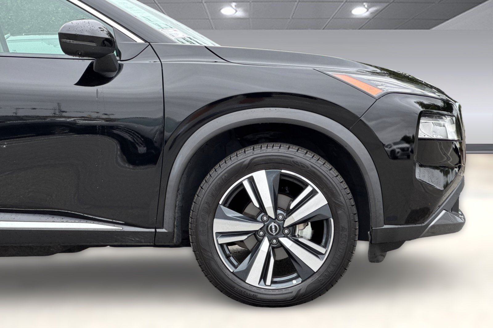 Used 2023 Nissan Rogue SL AWD/4WD image 35