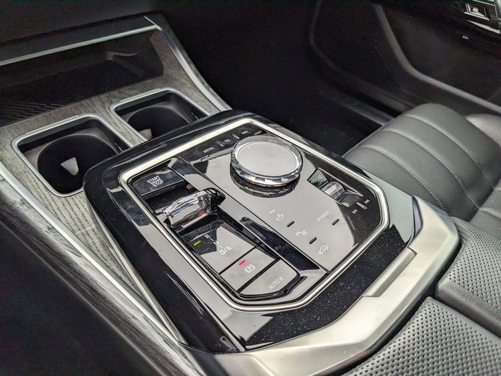 Used 2025 BMW 740i image 24