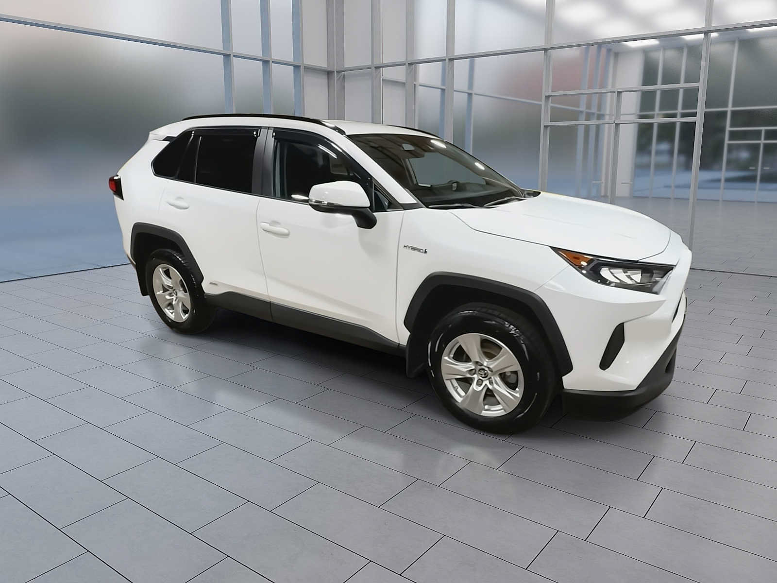 Used 2020 Toyota RAV4 LE w/ Carpet Mat Package AWD/4WD image 2