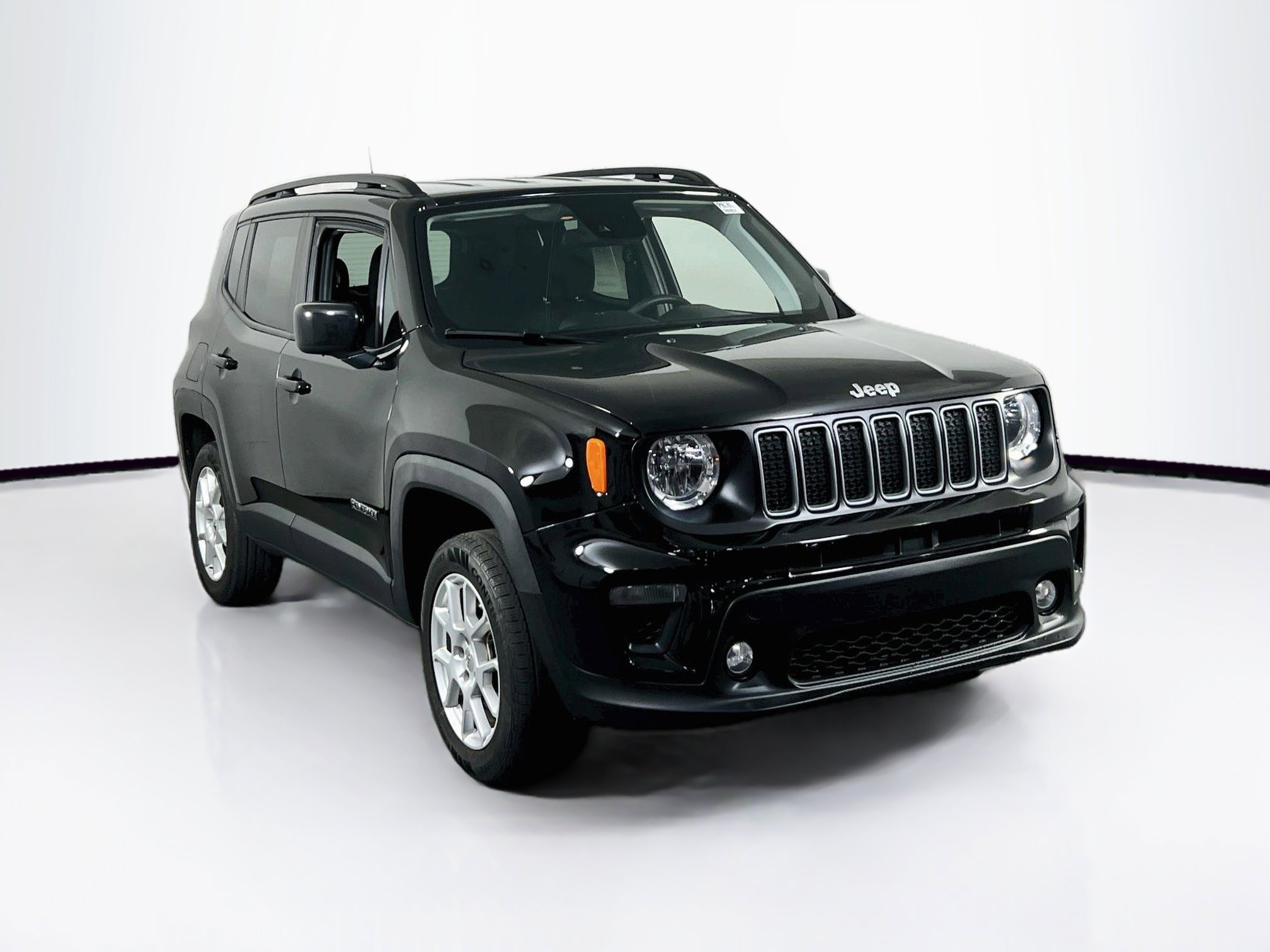 Used 2022 Jeep Renegade Latitude AWD/4WD image 3