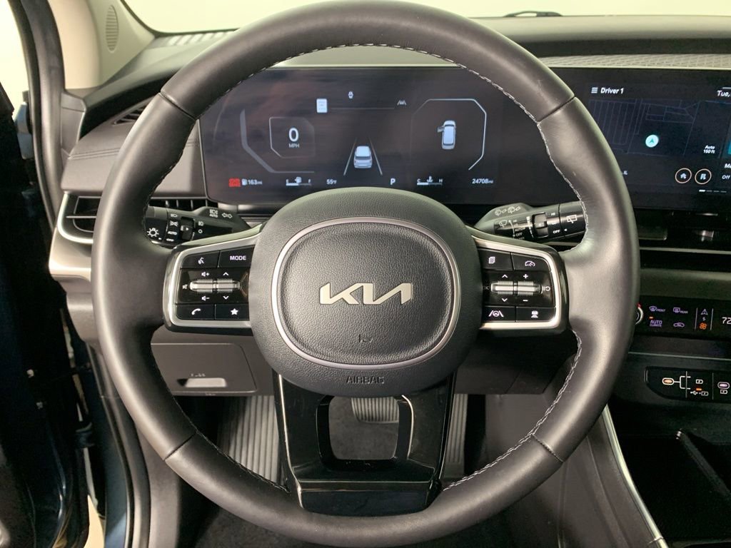 Used 2025 Kia Carnival SX Prestige image 23