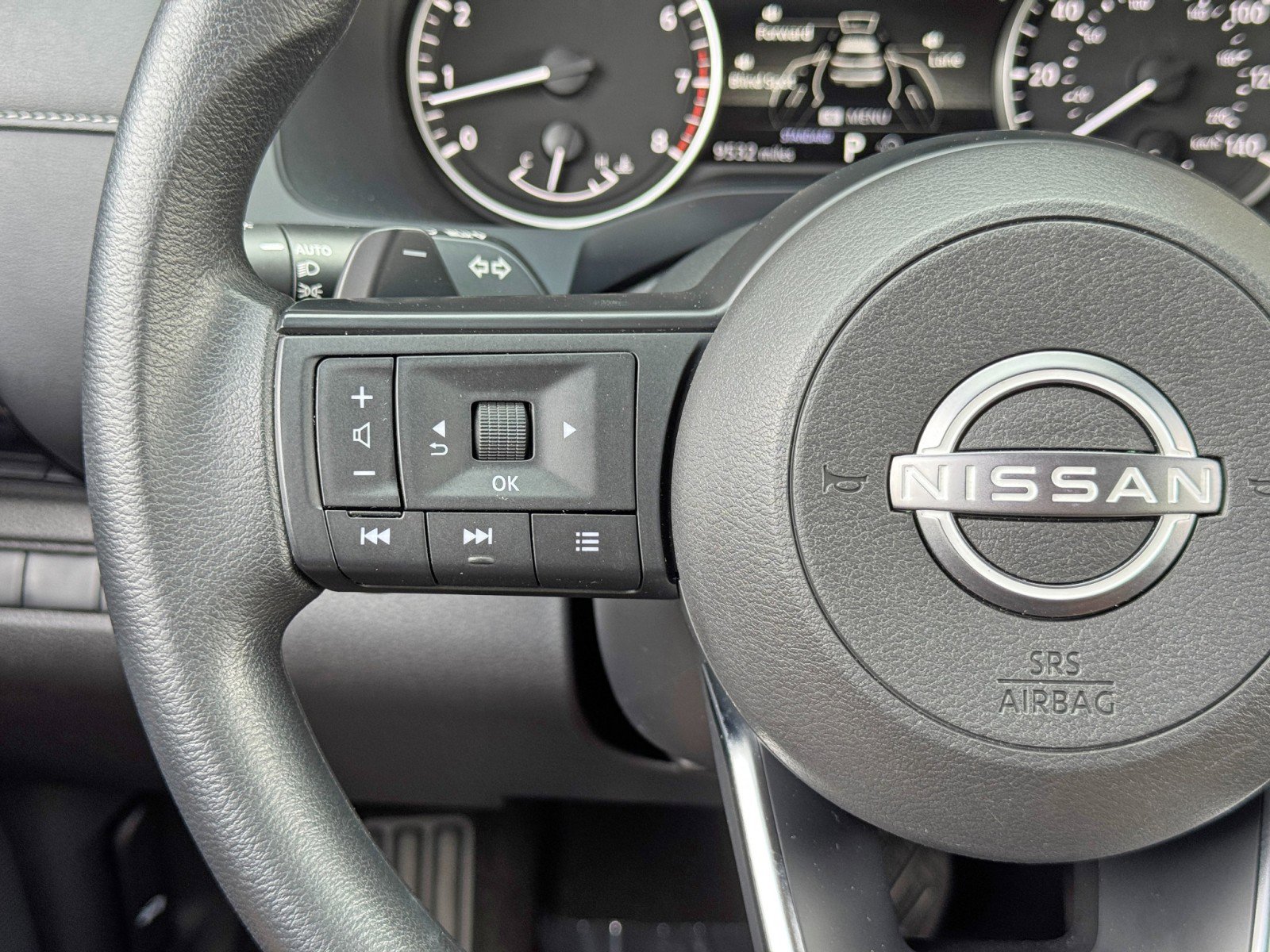 Used 2025 Nissan Pathfinder S FWD image 19