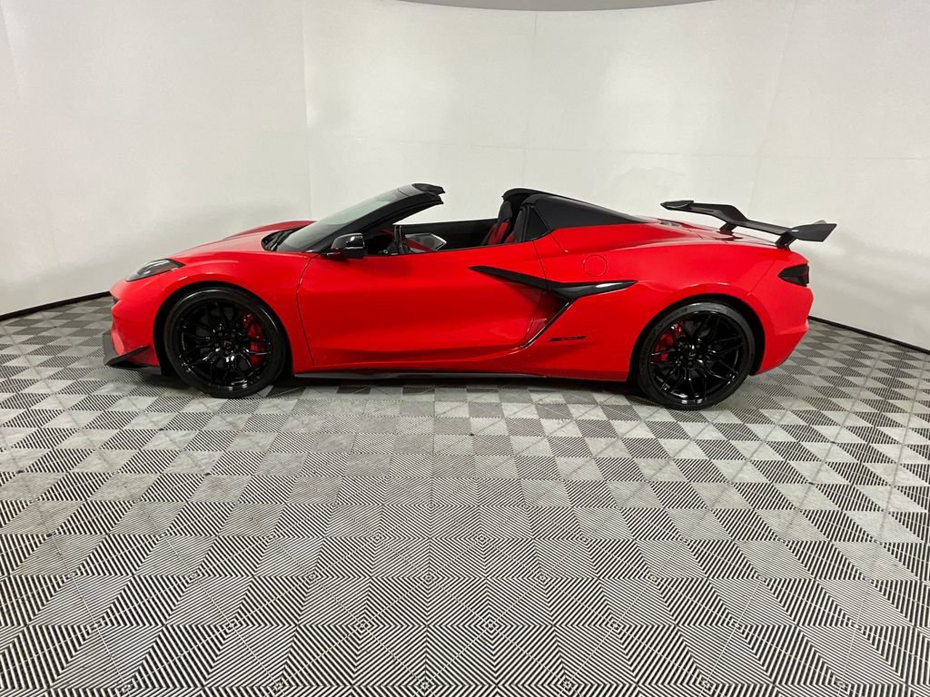 Used 2025 Chevrolet Corvette Z06 w/ Z07 Performance Package RWD image 3