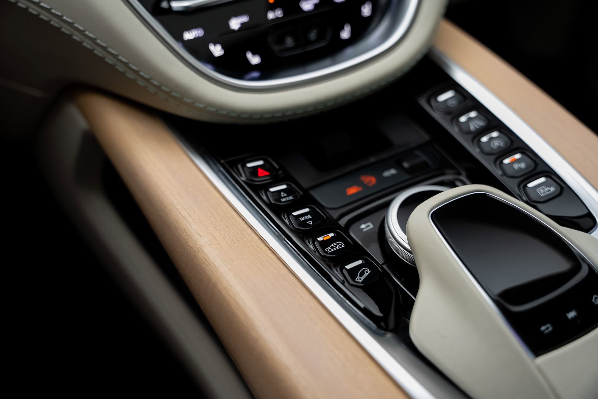 Used 2023 Aston Martin DBX AWD/4WD image 41