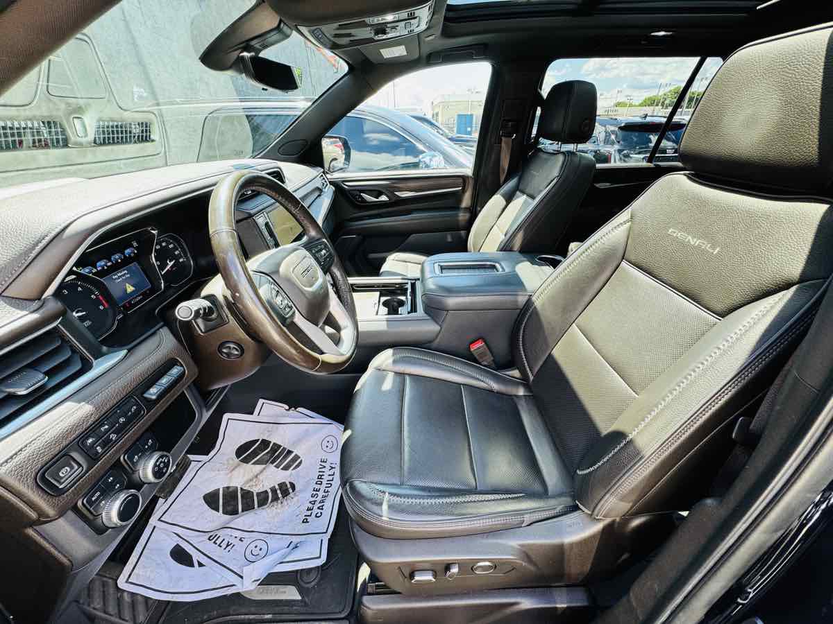 Used 2021 GMC Yukon XL Denali w/ Advanced Technology Package AWD/4WD image 12