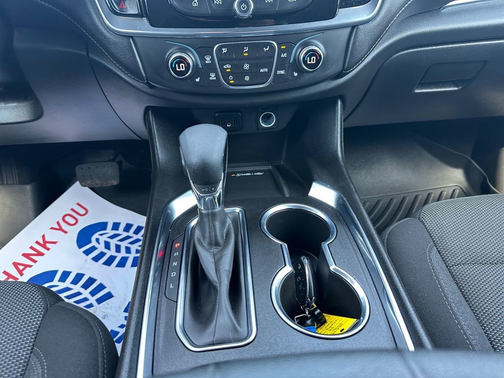 Used 2023 Chevrolet Traverse LT w/ Rear Camera Mirror Package image 11