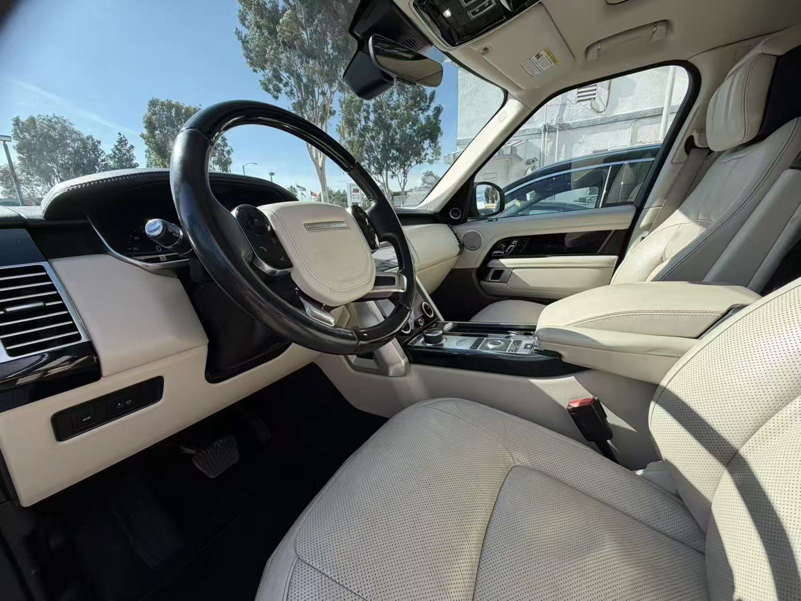 Used 2019 Land Rover Range Rover HSE AWD/4WD image 8