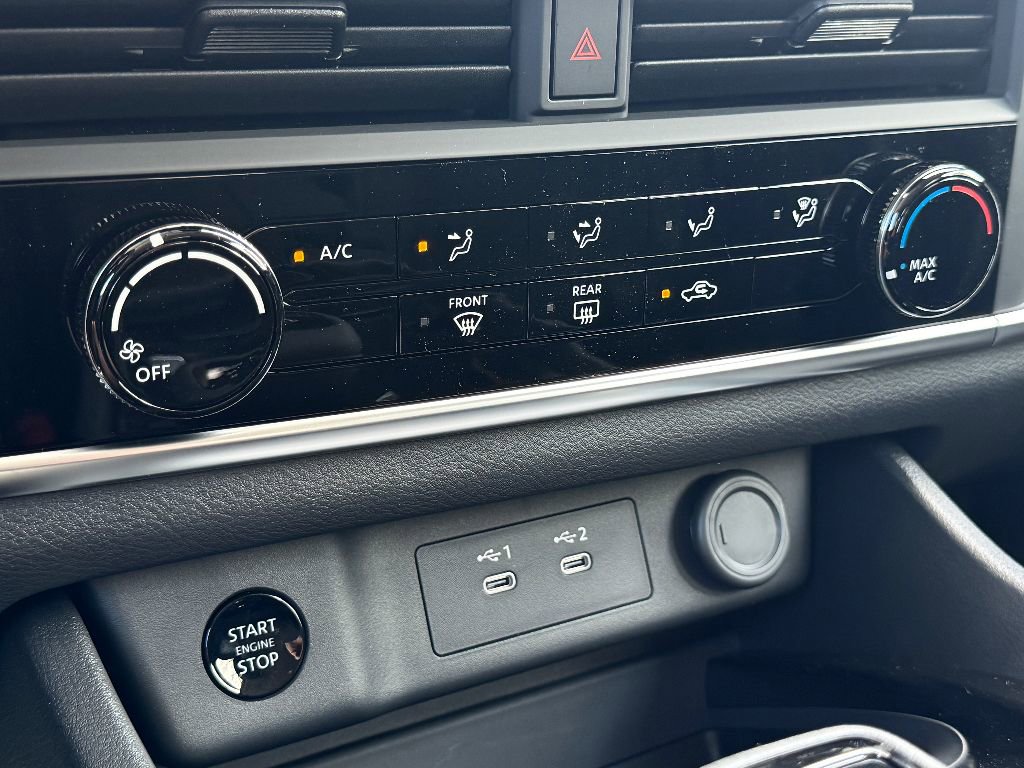 Used 2025 Nissan Rogue S image 16