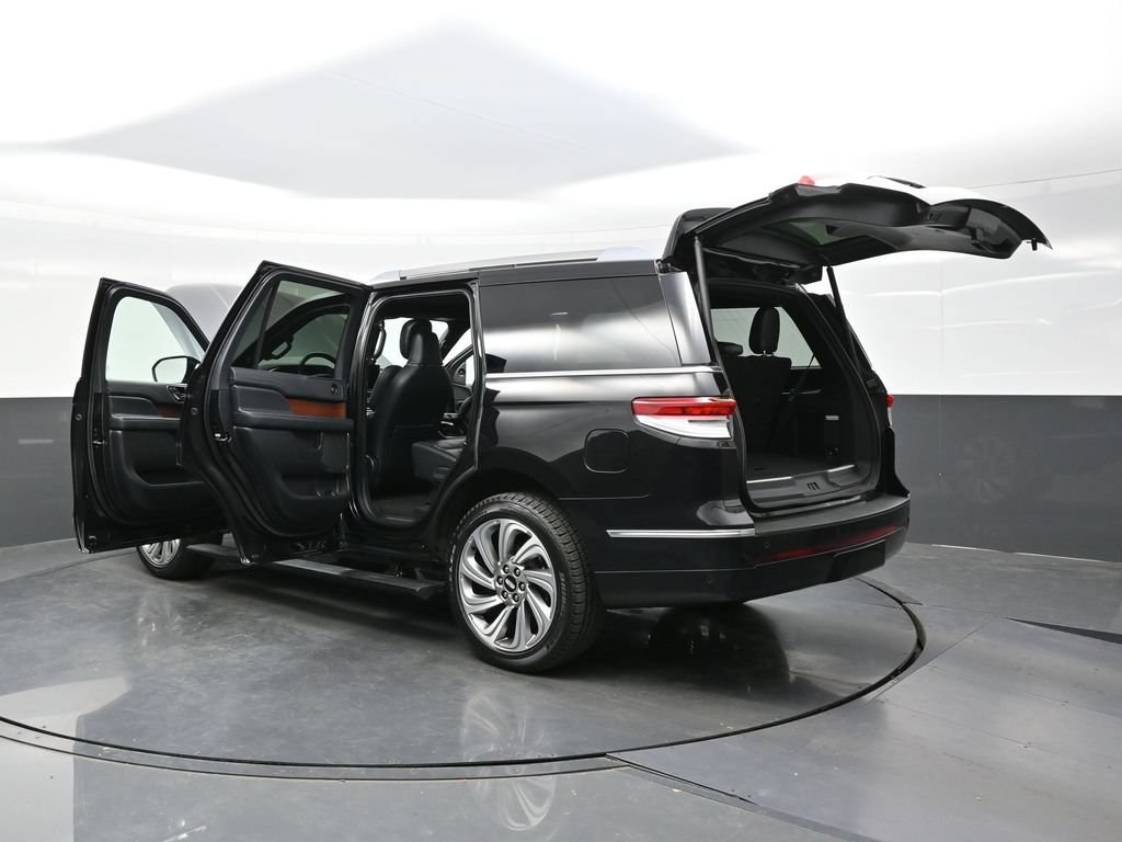 Used 2022 Lincoln Navigator Reserve AWD/4WD image 45