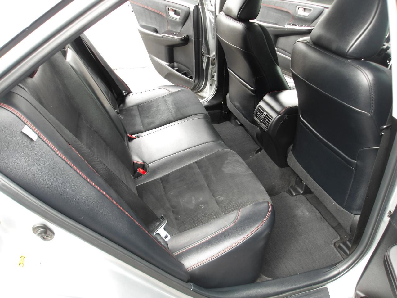 Used 2016 Toyota Camry XSE w/ Moonroof Package FWD image 11
