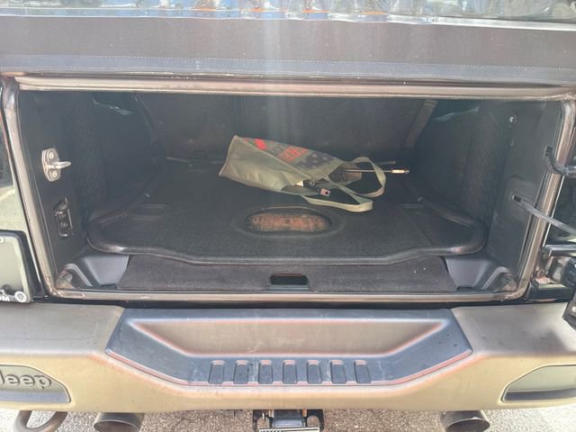Used 2017 Jeep Wrangler Unlimited Sahara AWD/4WD image 11