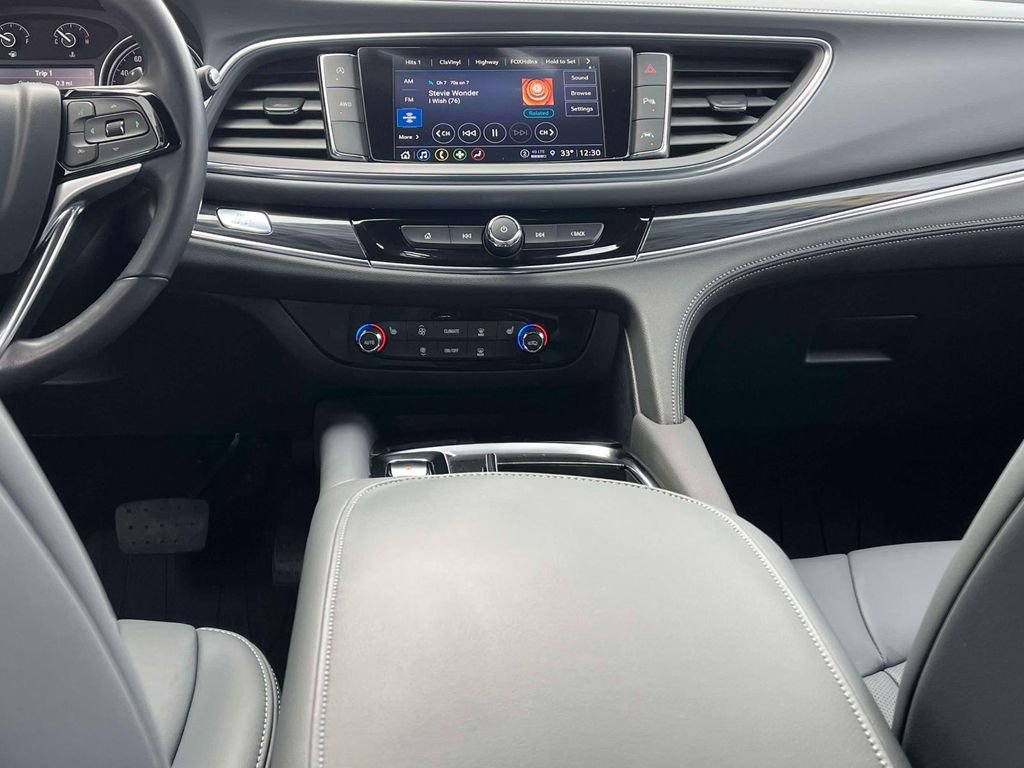 Used 2023 Buick Enclave Essence image 13