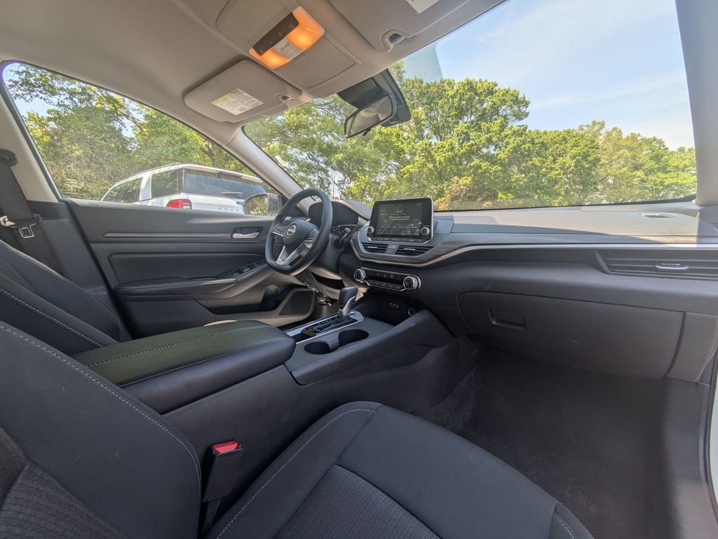 Used 2025 Nissan Altima 2.5 SV image 28