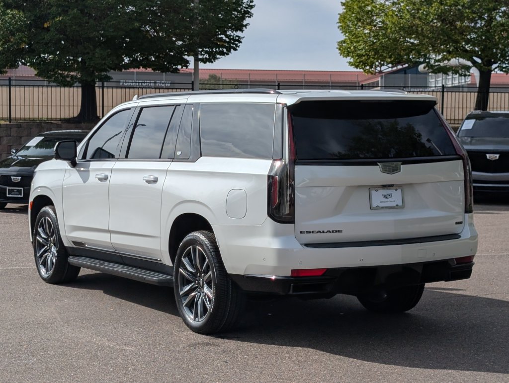 Used 2021 Cadillac Escalade ESV Sport AWD/4WD image 3