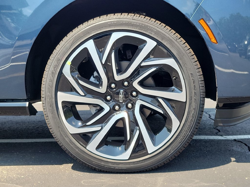 New 2027 Lincoln Navigator L Reserve AWD/4WD image 9