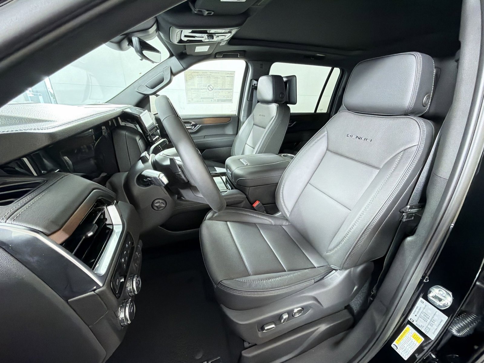 New 2026 GMC Yukon XL Denali w/ Denali Reserve Package image 13