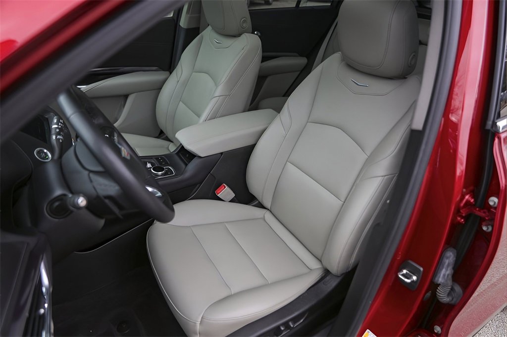 Used 2023 Cadillac XT4 Luxury w/ Driver Awareness Package image 7