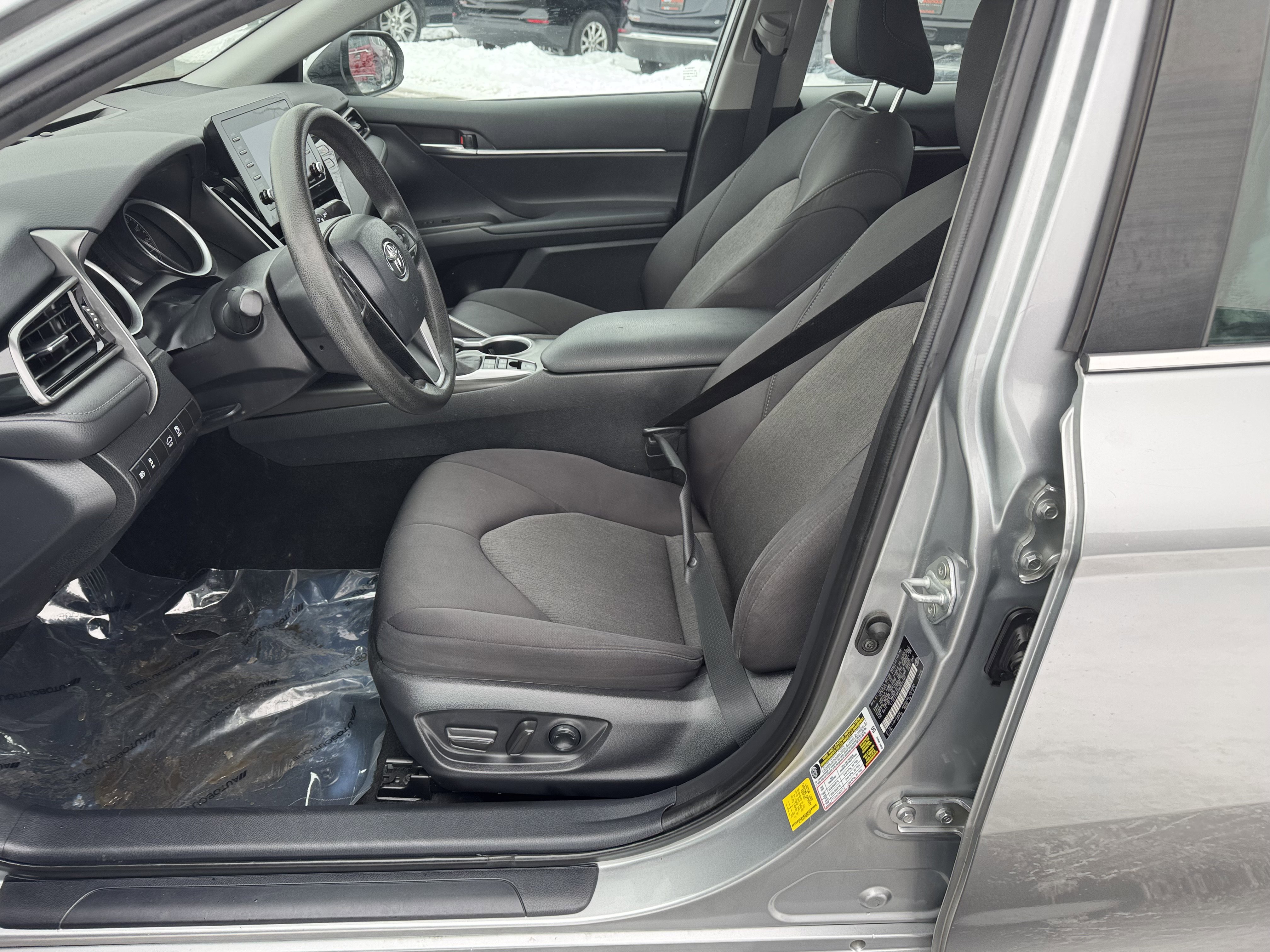 Used 2021 Toyota Camry LE image 23