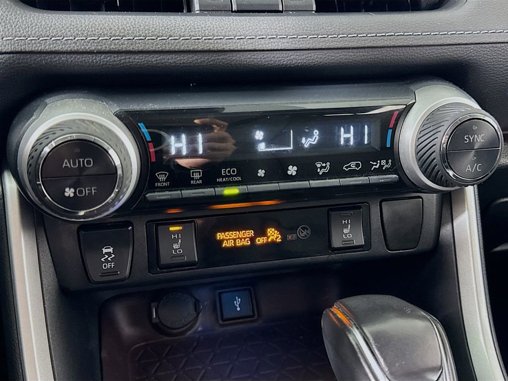 Used 2021 Toyota RAV4 Limited image 16