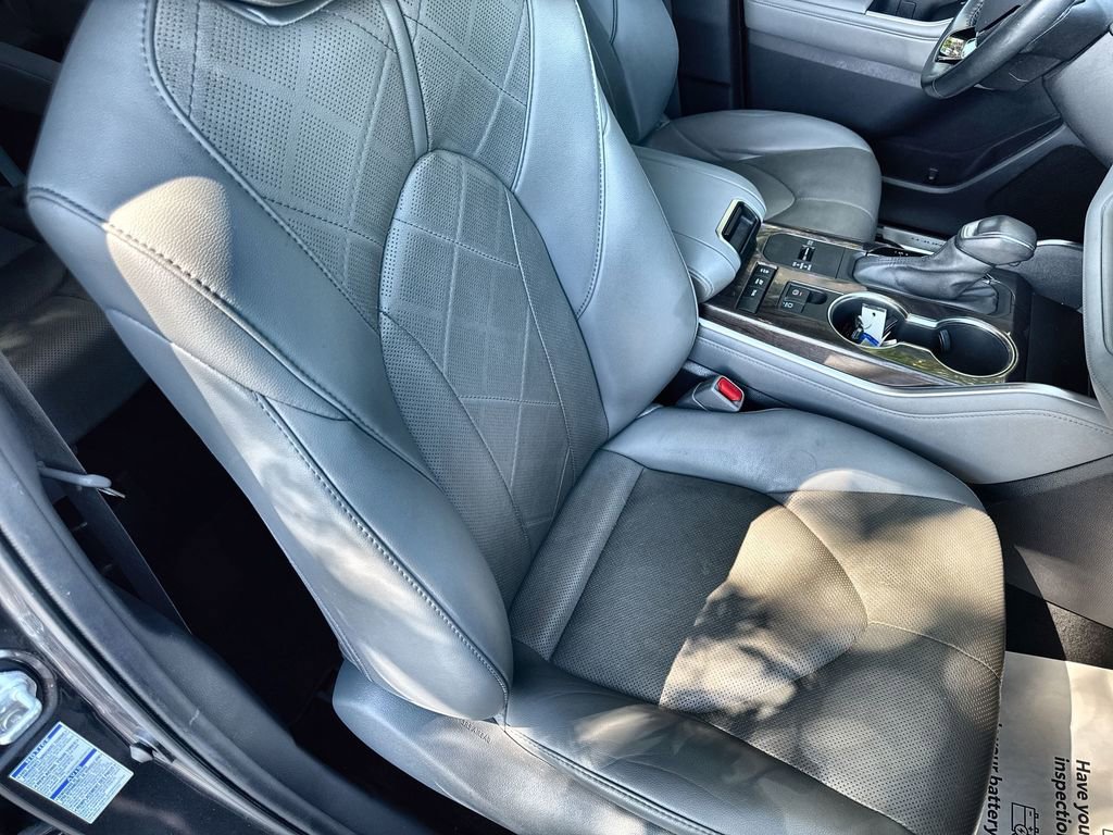 Used 2021 Toyota Highlander Platinum image 34